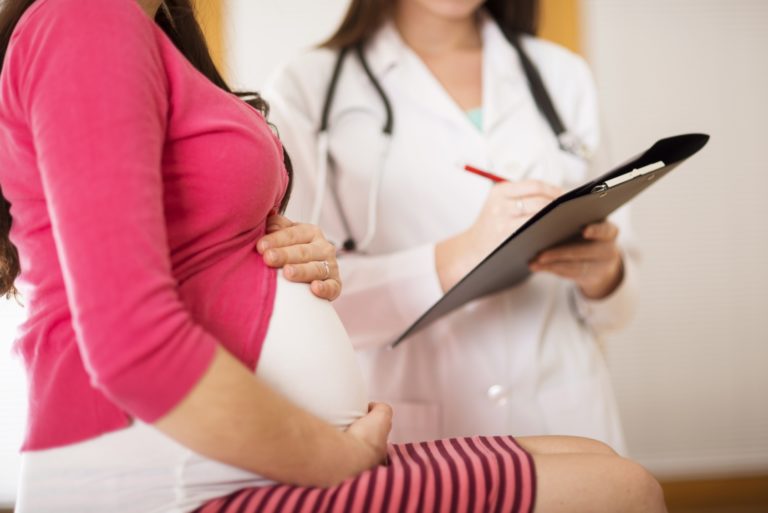 Консультация беременной с врачом