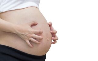 Из-за чего зудит кожа во время беременности и как его облегчить