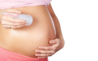 Чем опасен псориаз при беременности для малыша и мамы